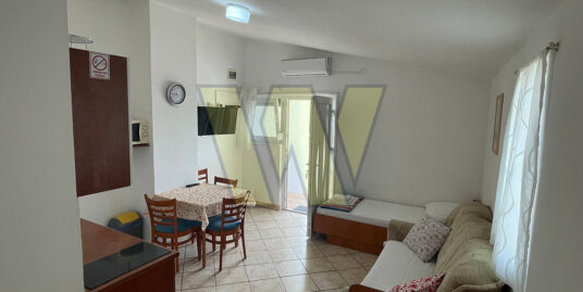 Privlaka, Sabunike, stambena zgrada s apartmanima